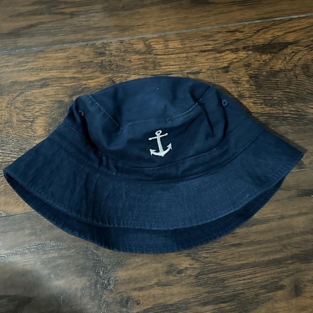 Bucket hat